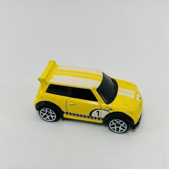 Mattel Hot Wheels Mini Cooper Challenge E40 Car Toy Vehicle Diecast Model Yellow - Picture 2 of 8